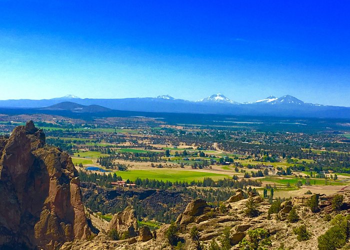 Redmond Valley with Smith Rock ridge